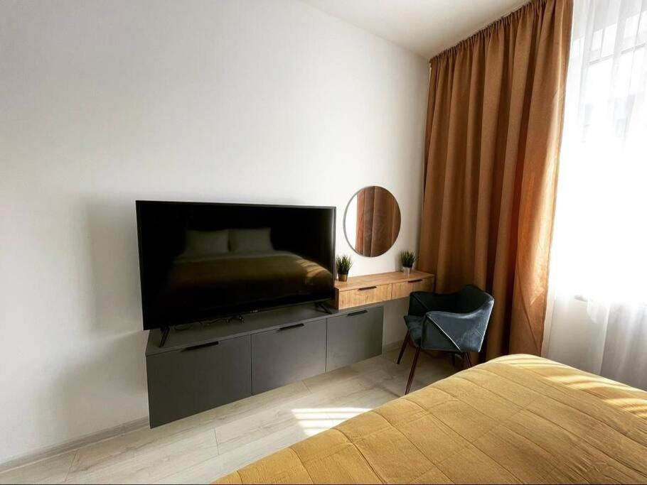 Minimalist Studio Apartment Brasov Exterior photo